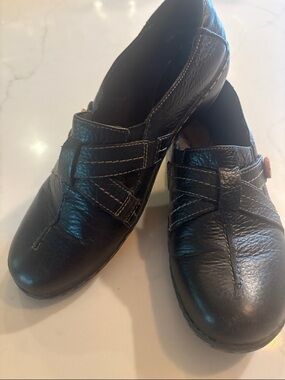 Womens Black Leather Slip-On Comfort Shoes